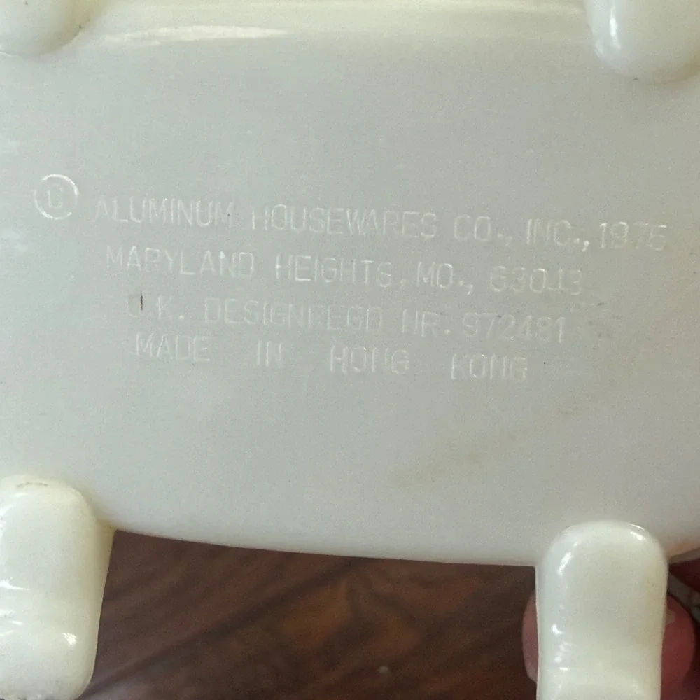 Vintage 1975 Aluminum Housewares Co Plastic Clawfoot Bathtub Soap Dish Cream